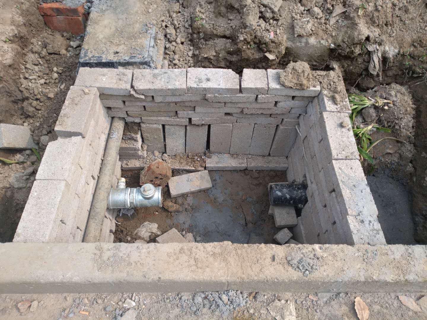 检测地下管道漏水现场